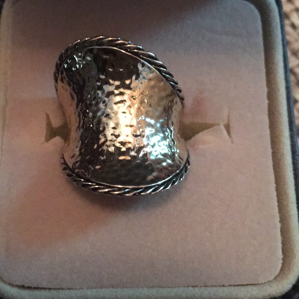 Two tone gold/silver ring. Size 5